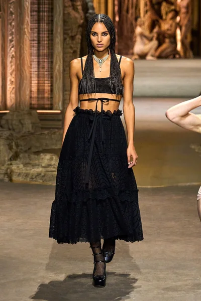 Look 11